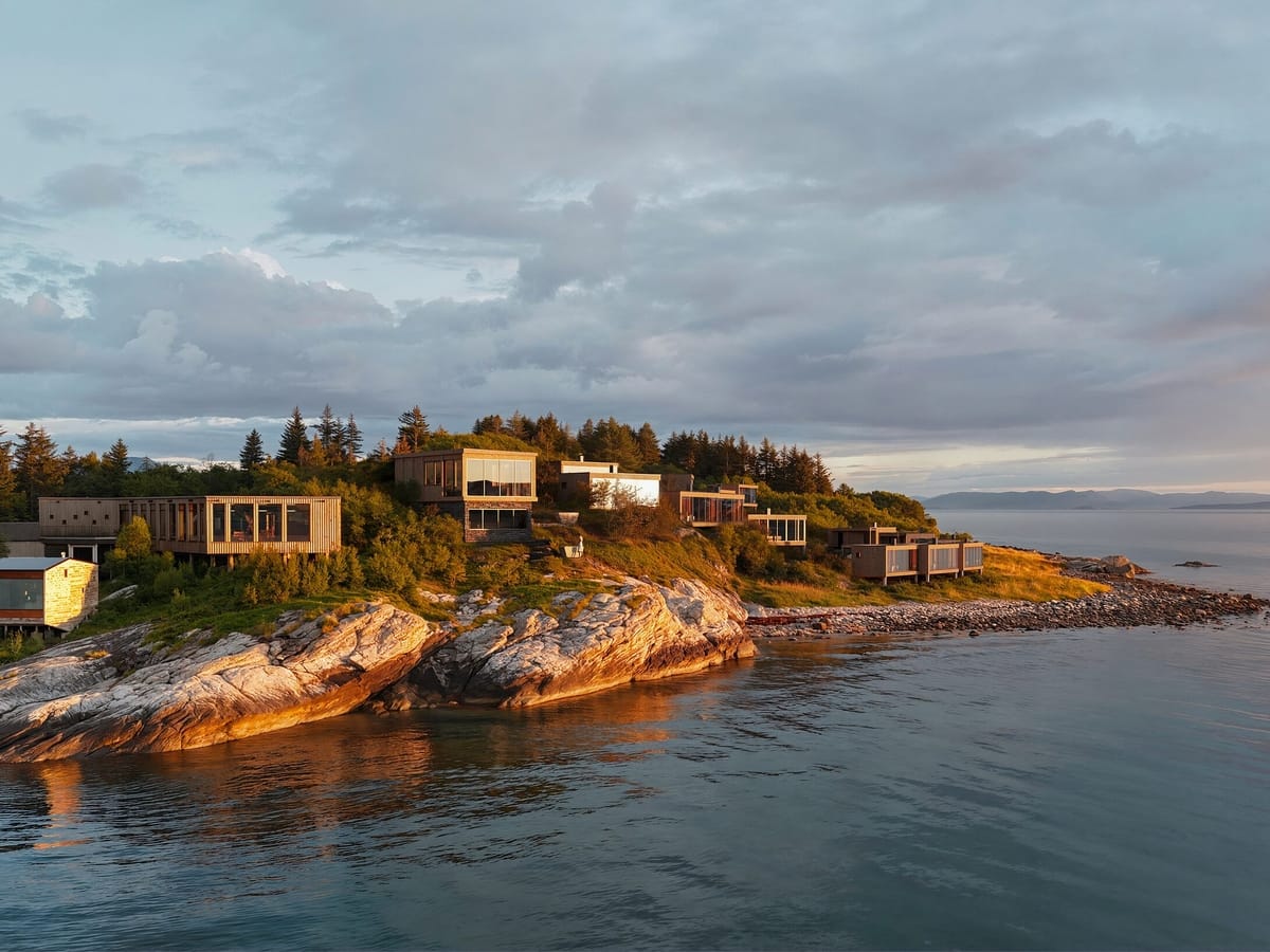 <p>Rendering of And&oslash;rja Lodge in the sun</p>